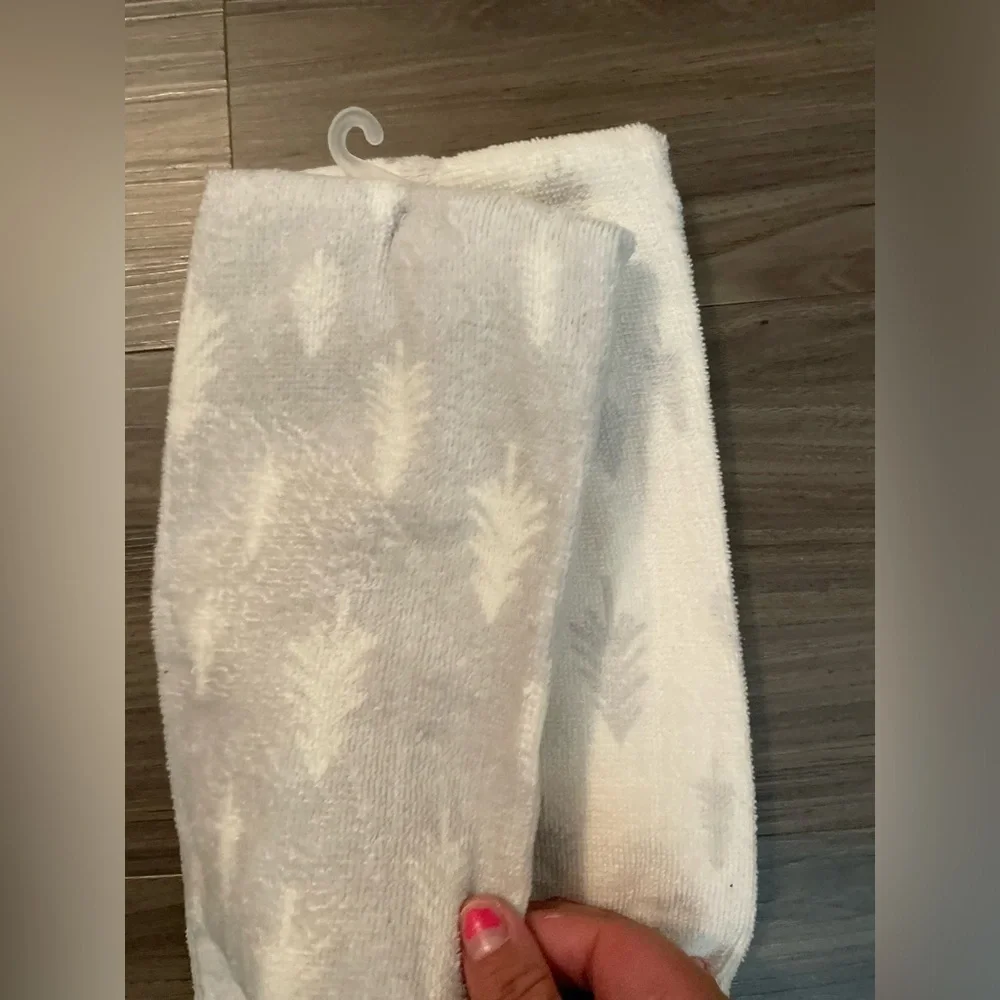 Wondershop White and Gray White Trees Hand Towels set of 2-NWOT